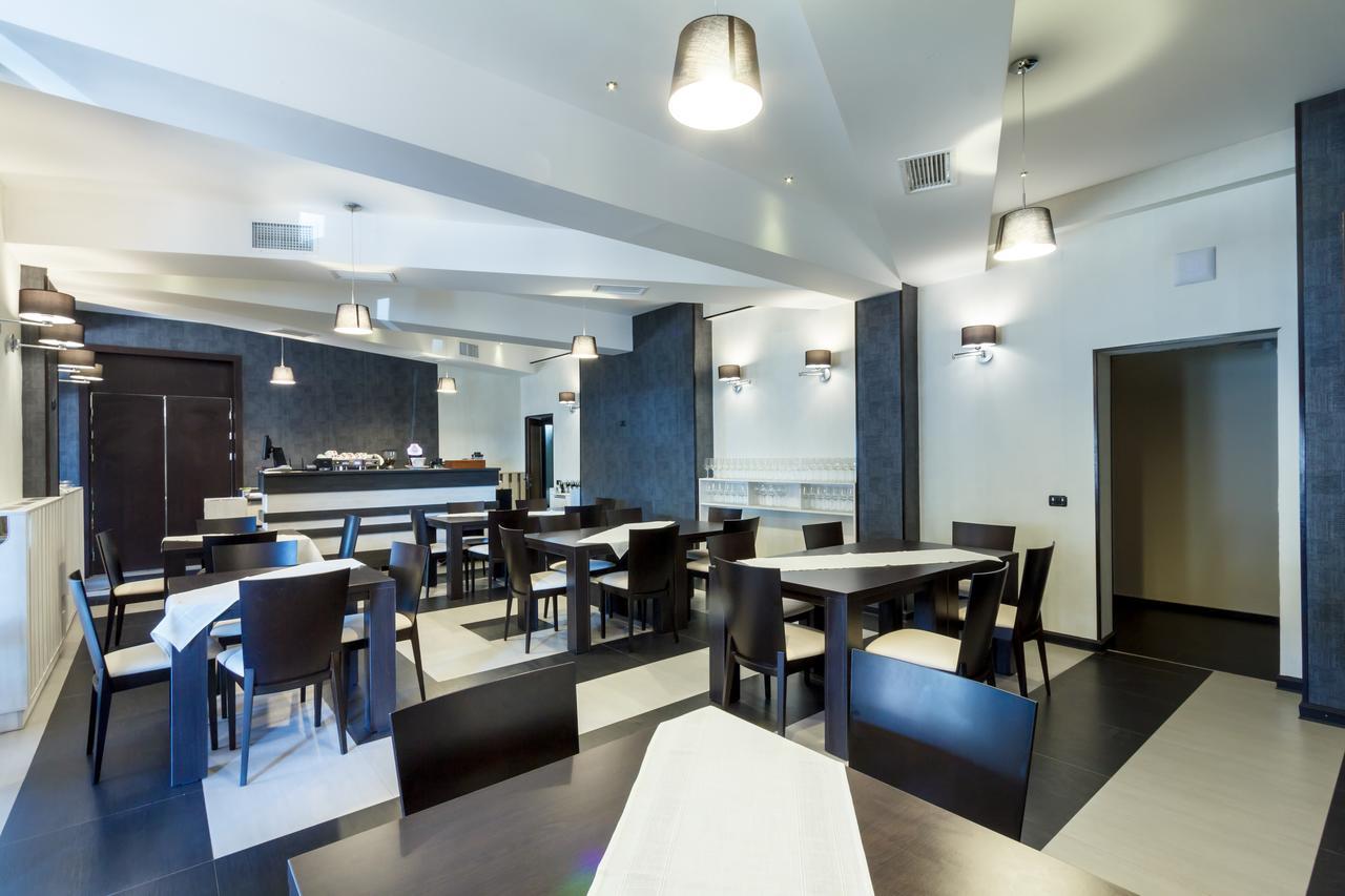 Ymy Hotels Târgu Jiu المظهر الخارجي الصورة