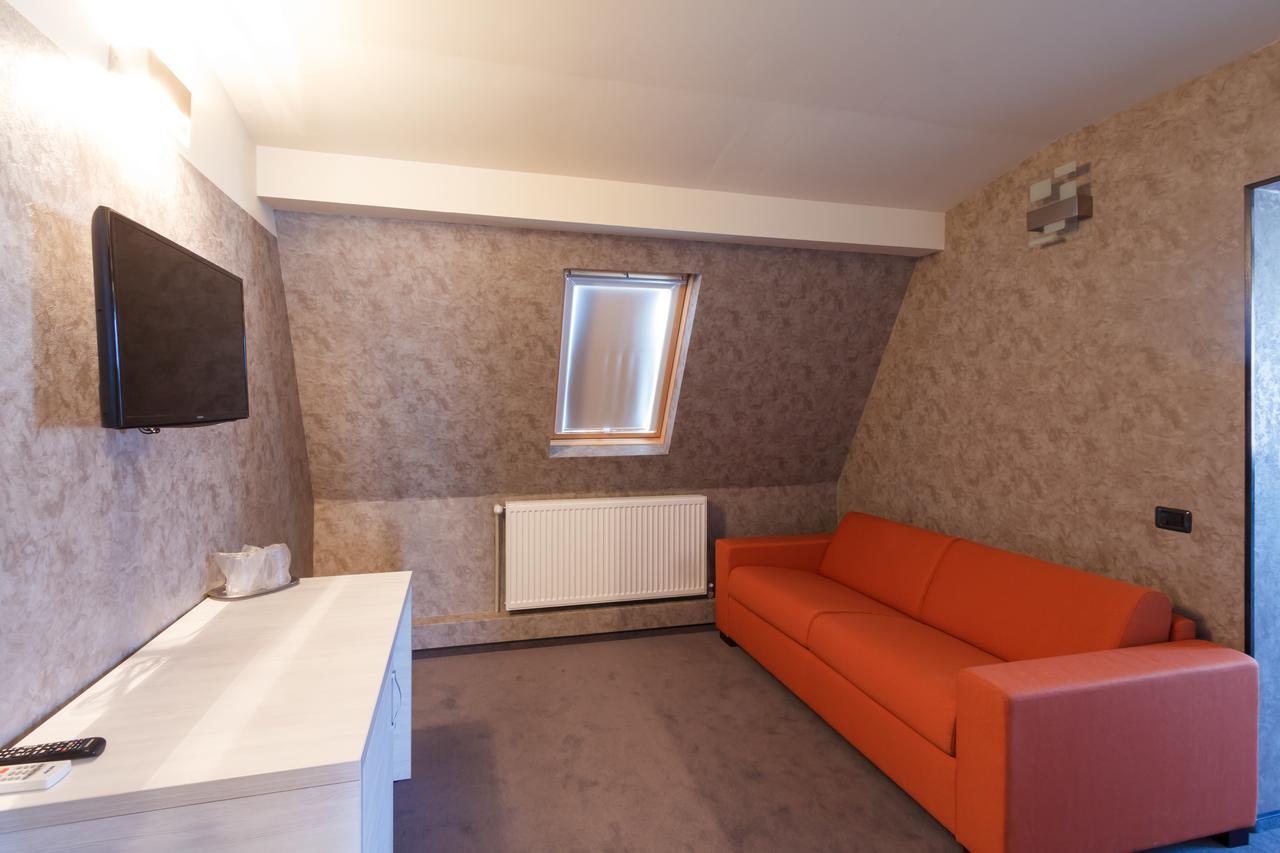Ymy Hotels Târgu Jiu المظهر الخارجي الصورة